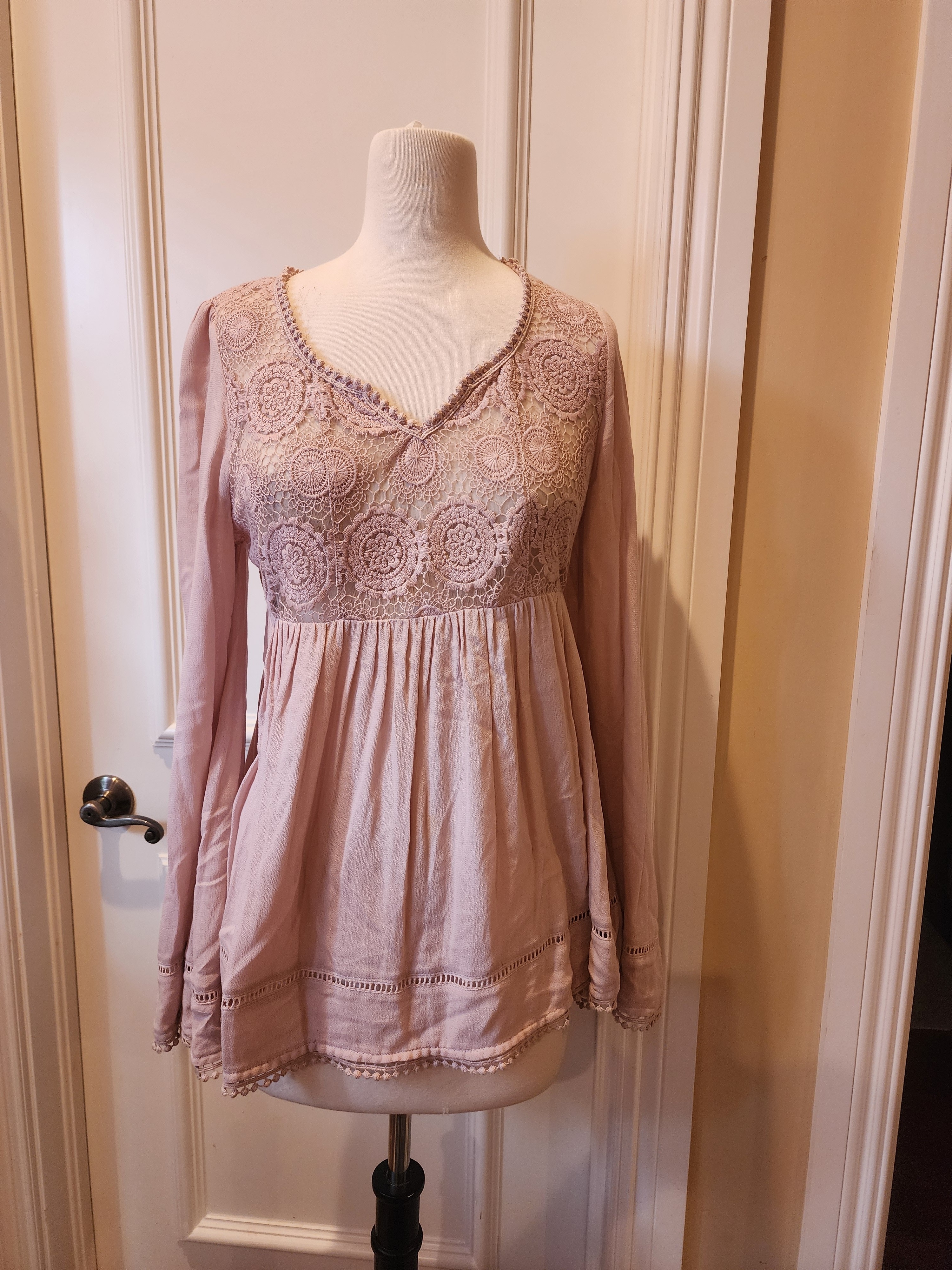 Knox Rose Blush Lace Yoke Long Sleeve Tunic